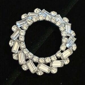 Elegant Weiss Crystal Rhinestone Brooch
